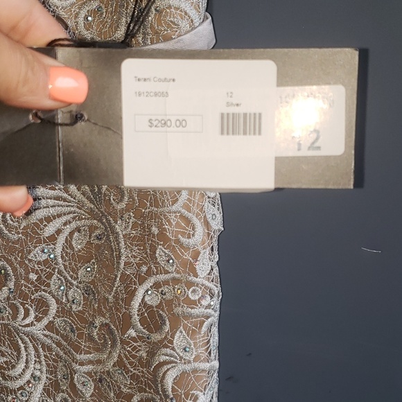 Mothers dress - Picture 3 of 3